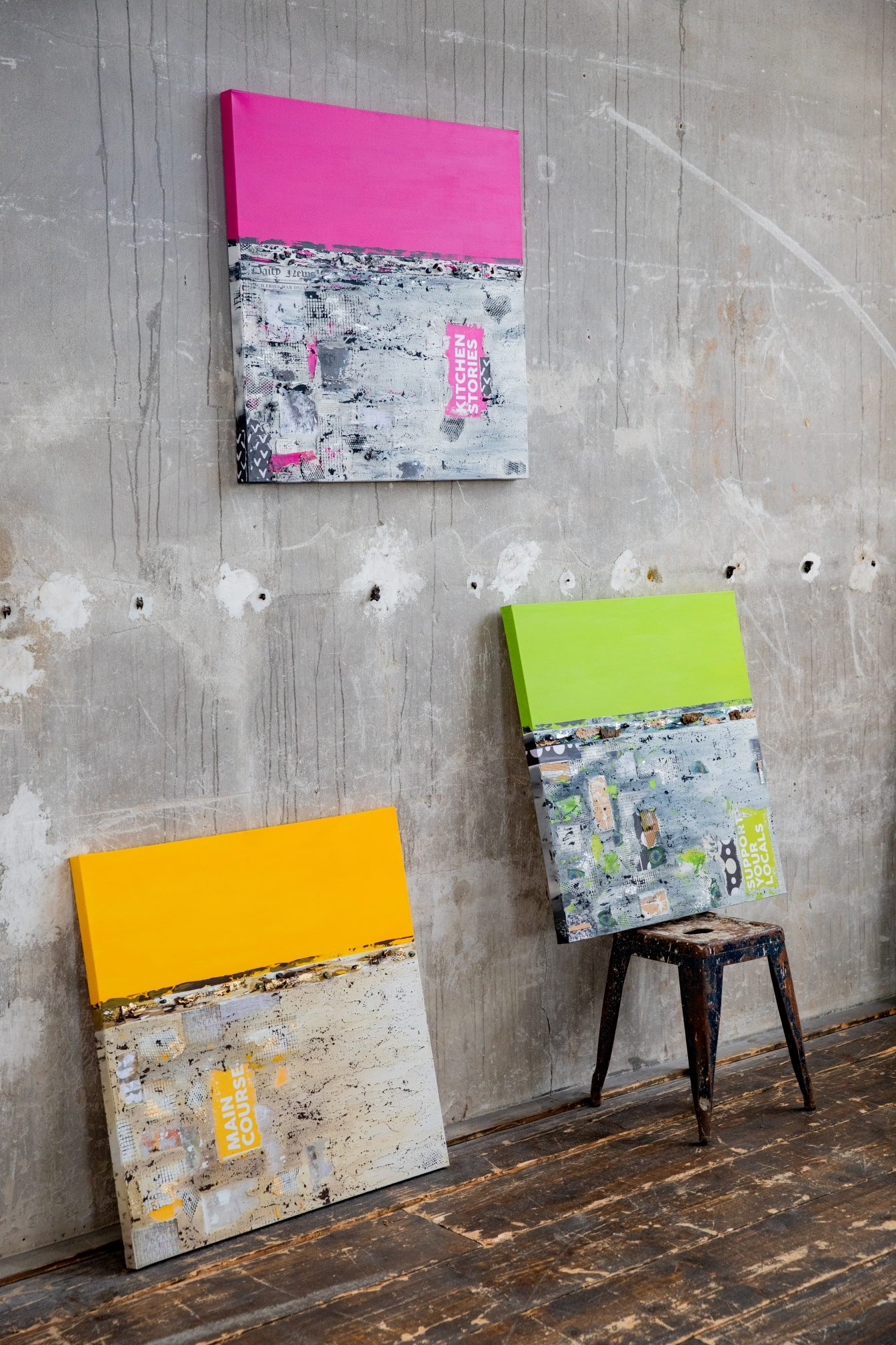 Serie „3-Gang-Kunstmenü“ an der Atelierwand